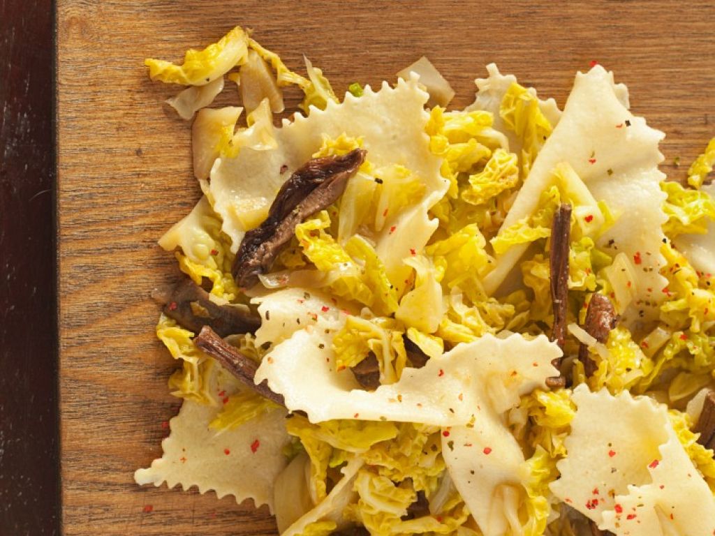 Nudeln mit Kraut und Pilzen Rezept | EAT SMARTER