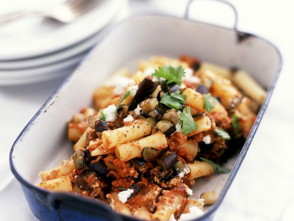 Nudeln mit Tomaten und Auberginen Rezept | EAT SMARTER