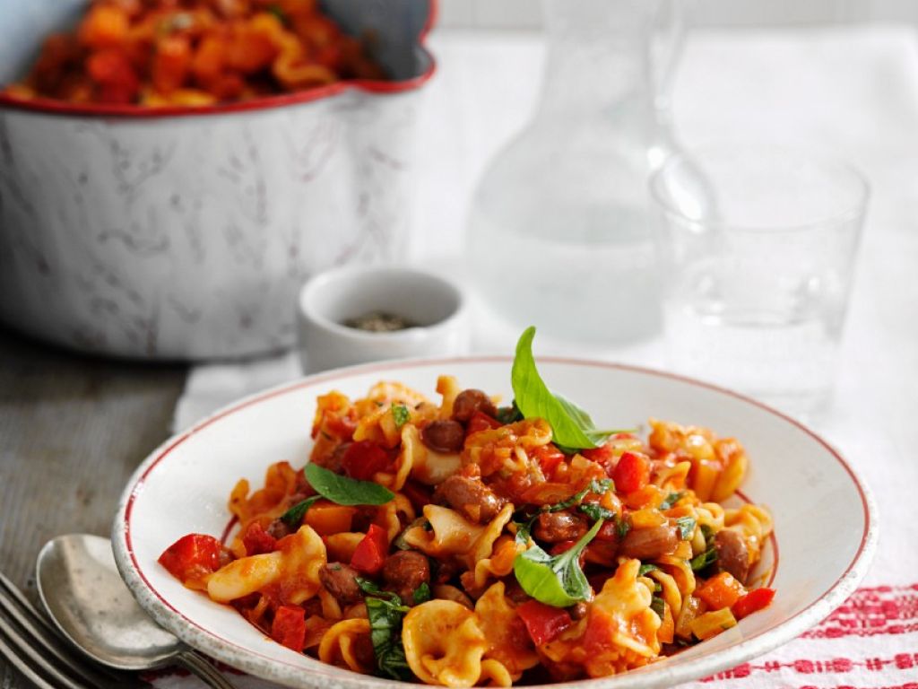 Nudeltopf mit Tomaten und Kidneybohnen Rezept | EAT SMARTER