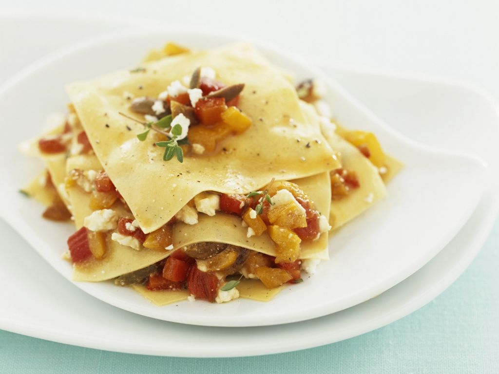 Offene Lasagne mit Paprika und Schafskäse Rezept | EAT SMARTER