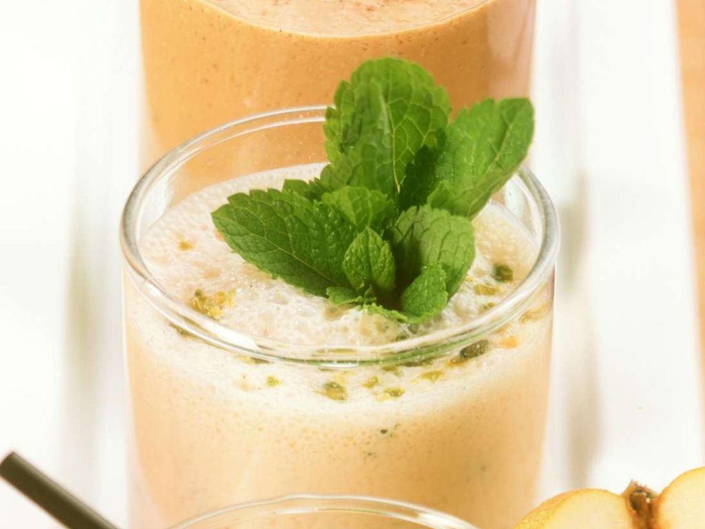 Orangen-Minz-Shake Rezept | EAT SMARTER