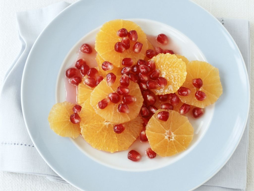 Orangensalat mit Granatapfelkernen Rezept | EAT SMARTER