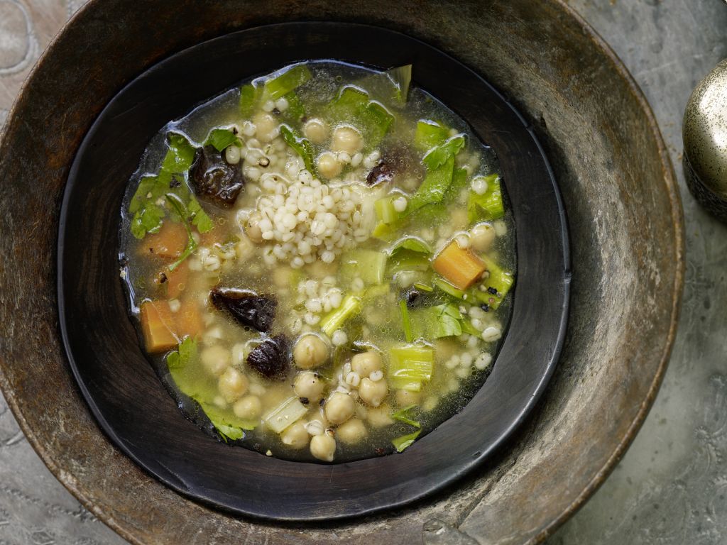 Orientalischer Graupeneintopf Rezept | EAT SMARTER Orientalischer Graupeneintopf Rezept | EAT SMARTER