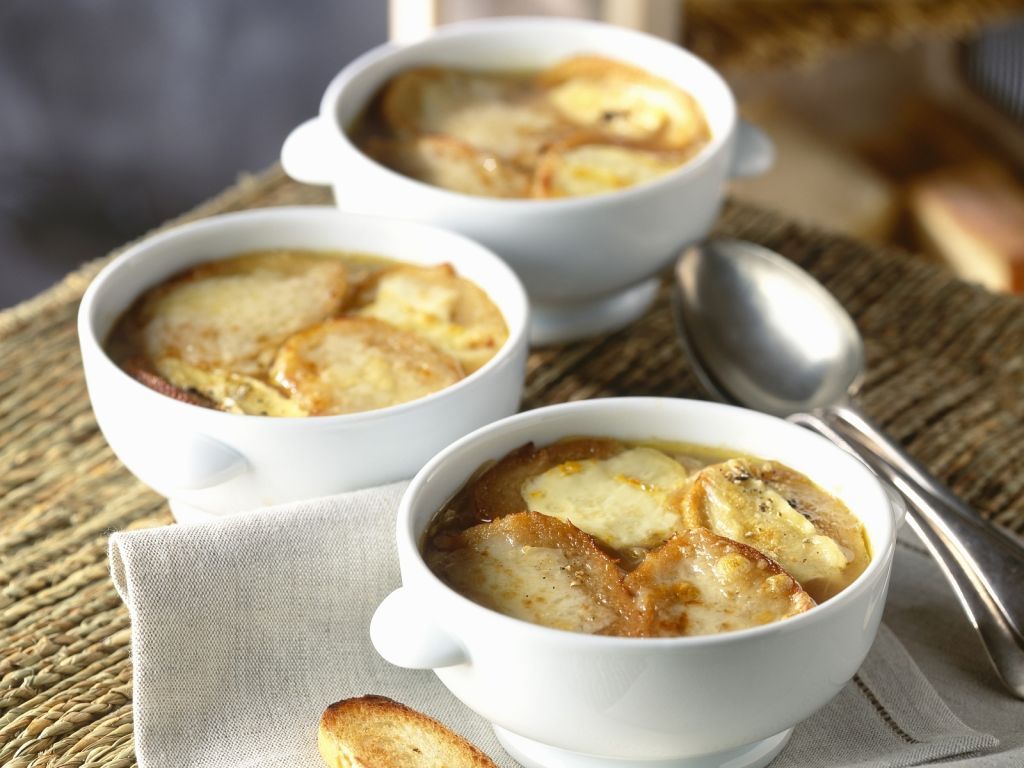 Original französische Zwiebelsuppe Rezept | EAT SMARTER