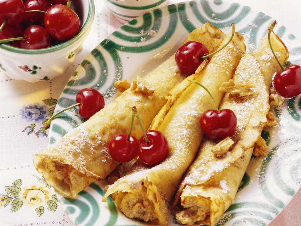 Palatschinken mit Nussfüllung Rezept | EAT SMARTER Palatschinken mit Nussfüllung Rezept | EAT SMARTER