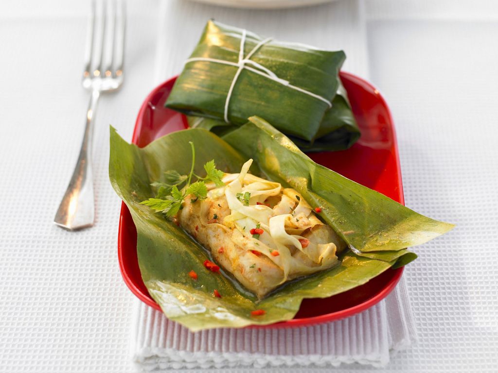 Pangasius im Bananenblatt gedämpft Rezept | EAT SMARTER