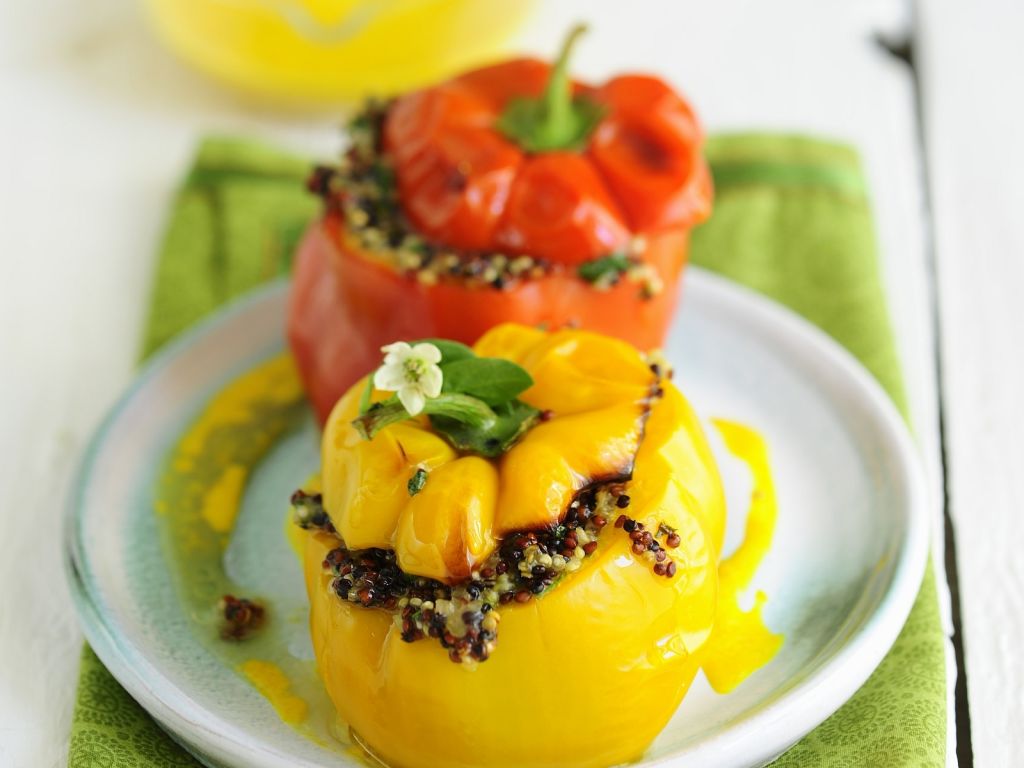 Paprika mit Quinoa gefüllt Rezept EAT SMARTER