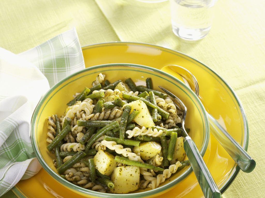 Pasta mit Bohnen und Kartoffeln Rezept | EAT SMARTER