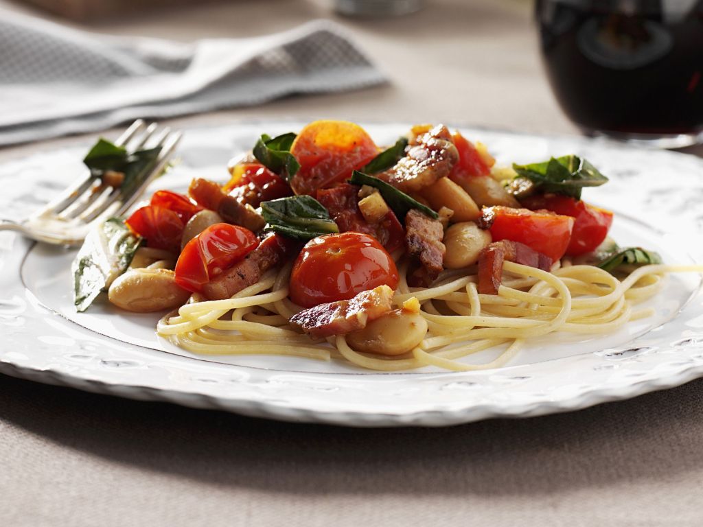 Pasta mit Gemüse und Pancetta Rezept | EAT SMARTER