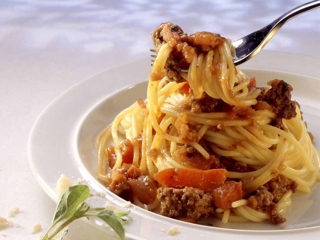 Pasta mit Hackfleischsoße Rezept | EAT SMARTER