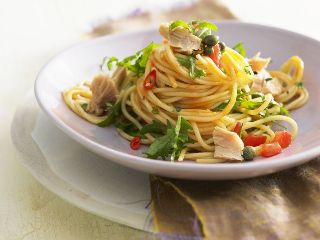 Pasta mit Thunfisch und Kapern Rezept | EAT SMARTER