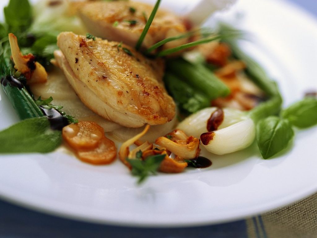 Perlhuhnbrust mit süßsaurem Gemüse Rezept | EAT SMARTER