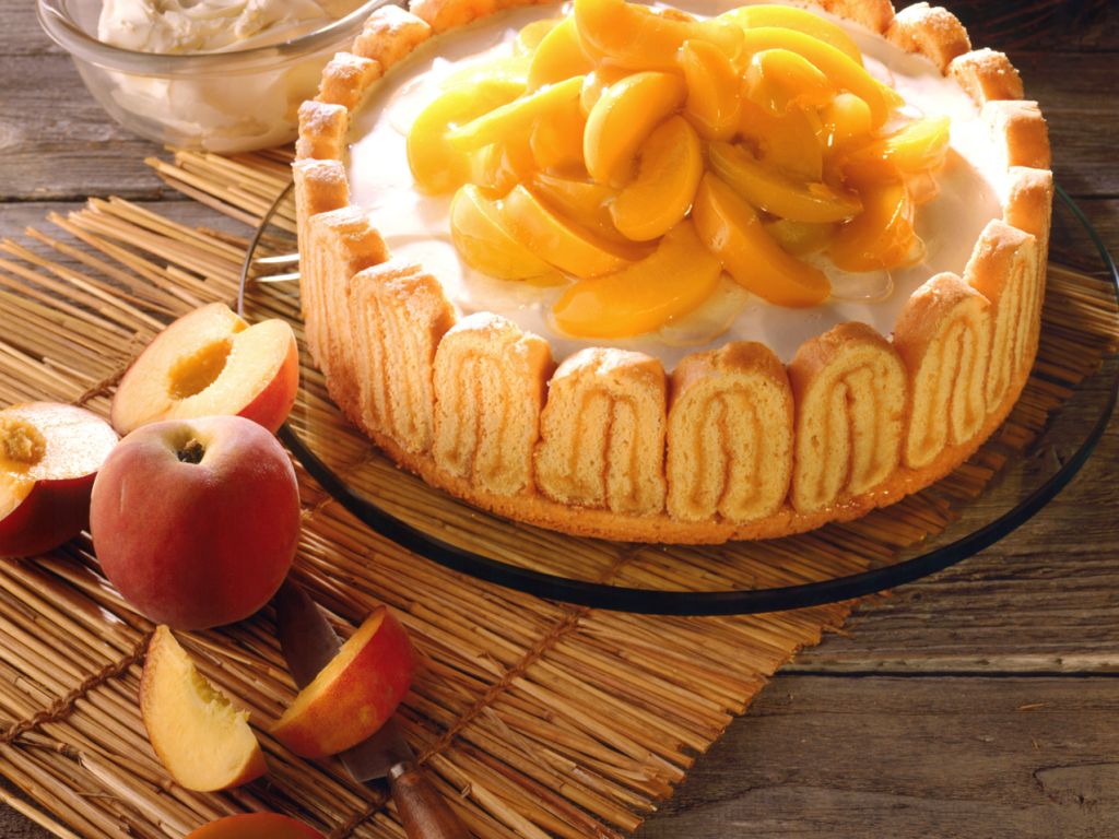 Pfirsich-Mascarpone-Torte Rezept | EAT SMARTER