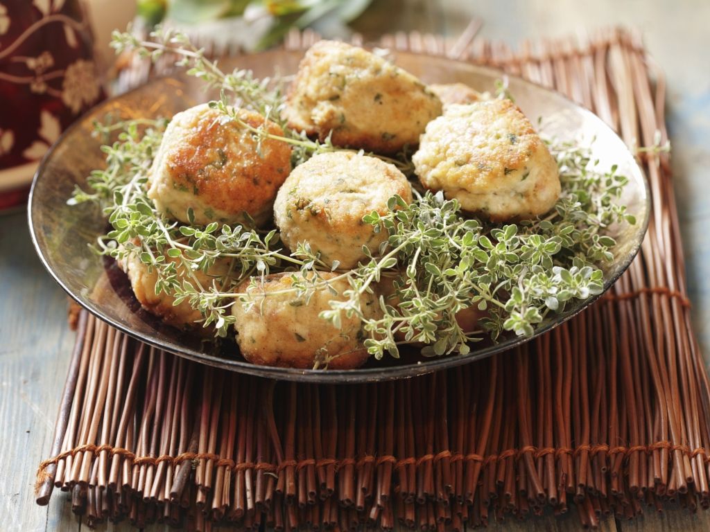 Pikante Hähnchen-Buletten Rezept | EAT SMARTER