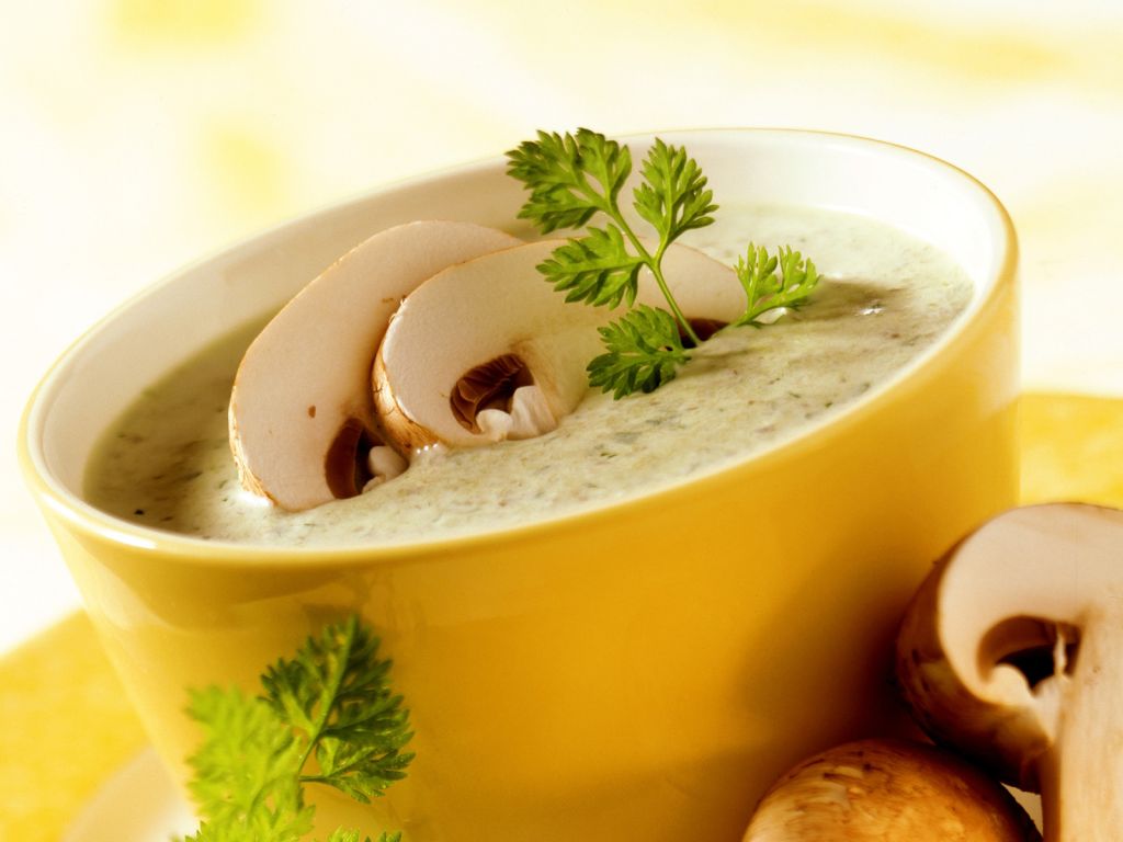 Porree-Champignon-Suppe Rezept | EAT SMARTER