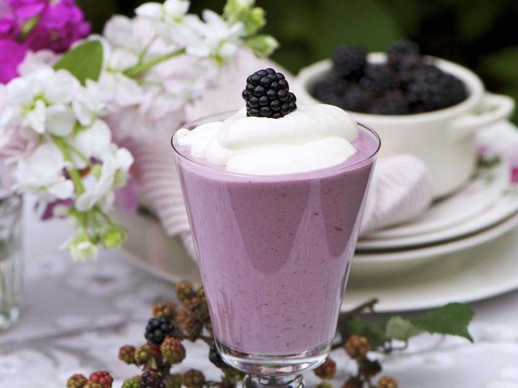 Quarkspeise Mit Brombeeren Und Pistazien - Rezepte Suchen