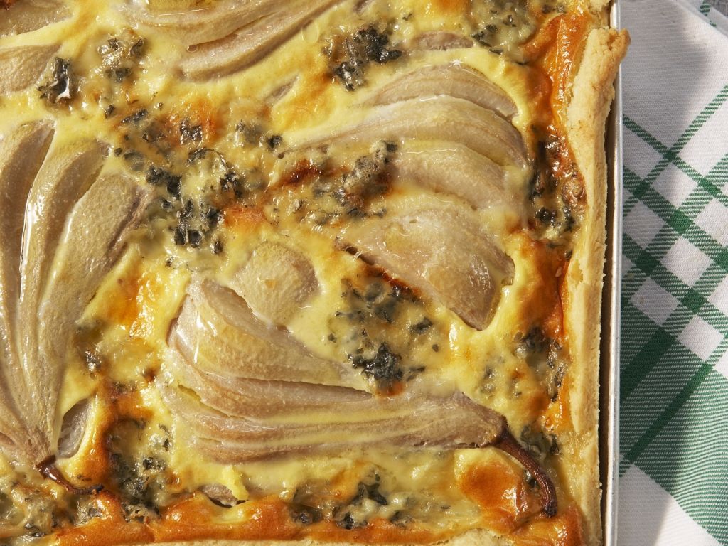 Quiche mit Birnen und Gorgonzola Rezept | EAT SMARTER
