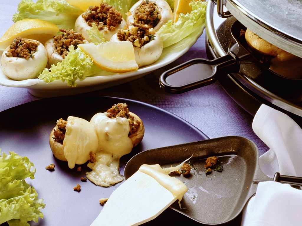 Raclette mit Hackfleisch-Champignons Rezept | EAT SMARTER