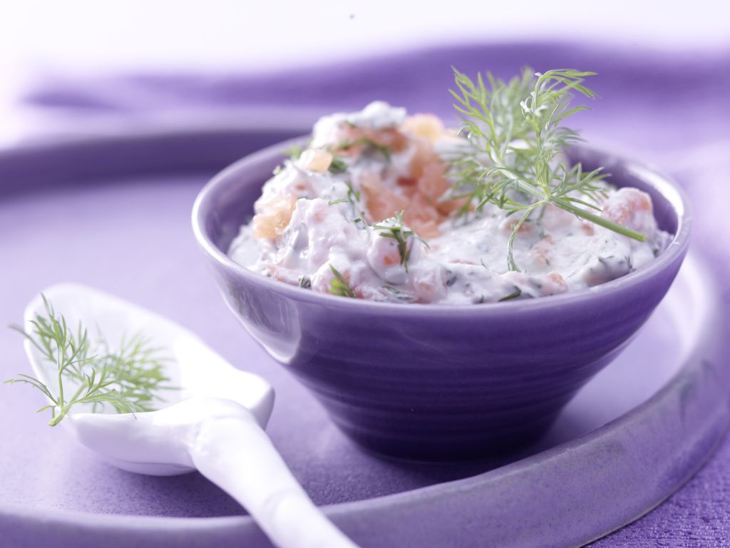 Räucherlachs-Käse-Creme Rezept | EAT SMARTER