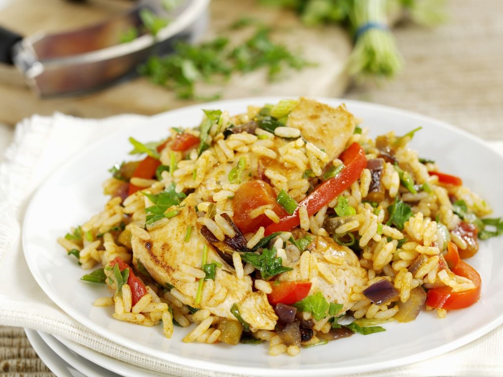 Reis mit Hähnchen und Gemüse Rezept | EAT SMARTER Reis mit Hähnchen und Gemüse Rezept | EAT SMARTER