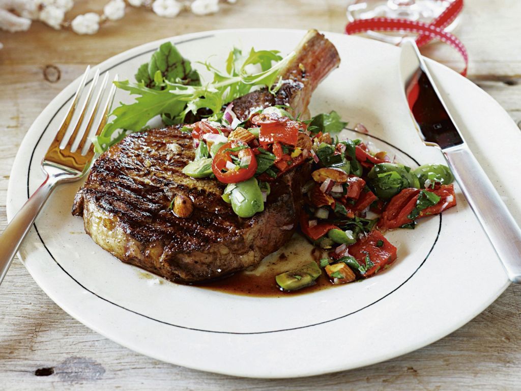 Rib Eye Steak vom Grill mit Salsa aus Mandeln und Paprika Rezept EAT
