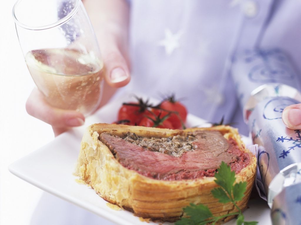 Rinderfilet in Blätterteig (Filet Wellington) Rezept | EAT SMARTER Rinderfilet in Blätterteig (Filet Wellington) Rezept | EAT SMARTER
