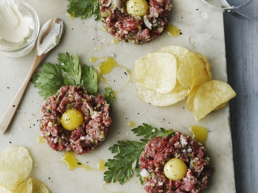 Rinderhackfleisch mit Ei Rezept EAT SMARTER