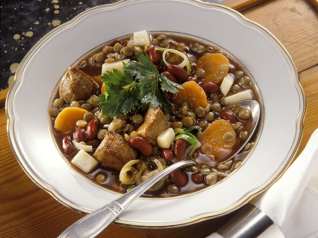 Rindfleischeintopf mit Linsen Rezept | EAT SMARTER Rindfleischeintopf mit Linsen Rezept | EAT SMARTER