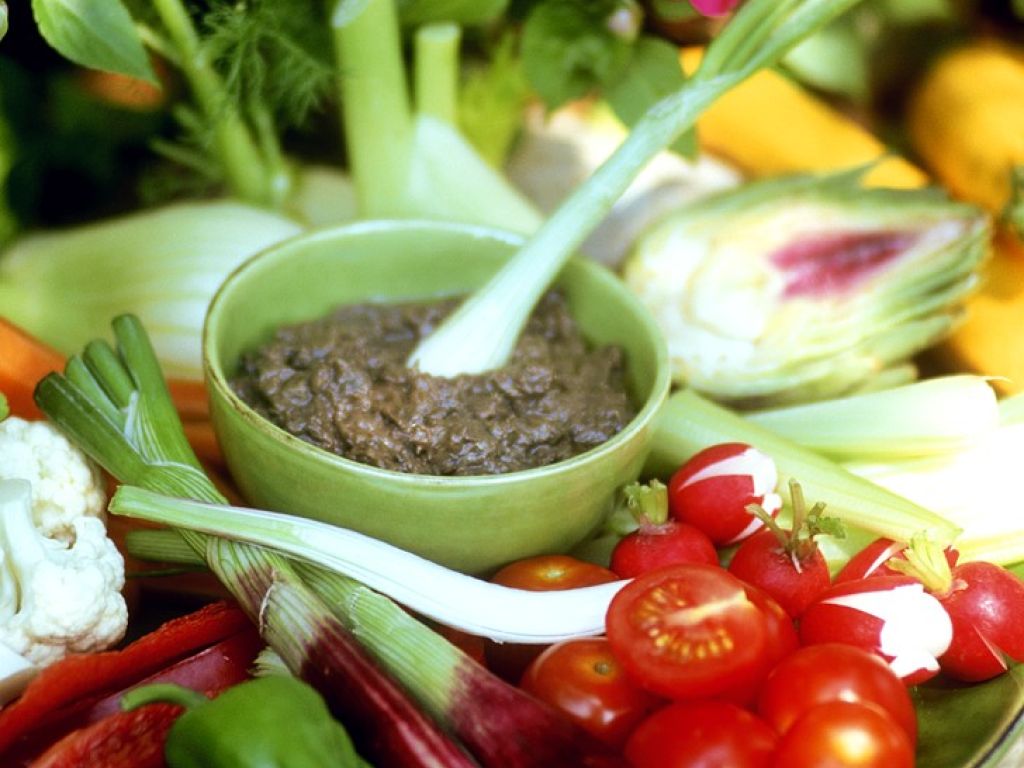 Rohkost mit pikantem Dip Rezept | EAT SMARTER