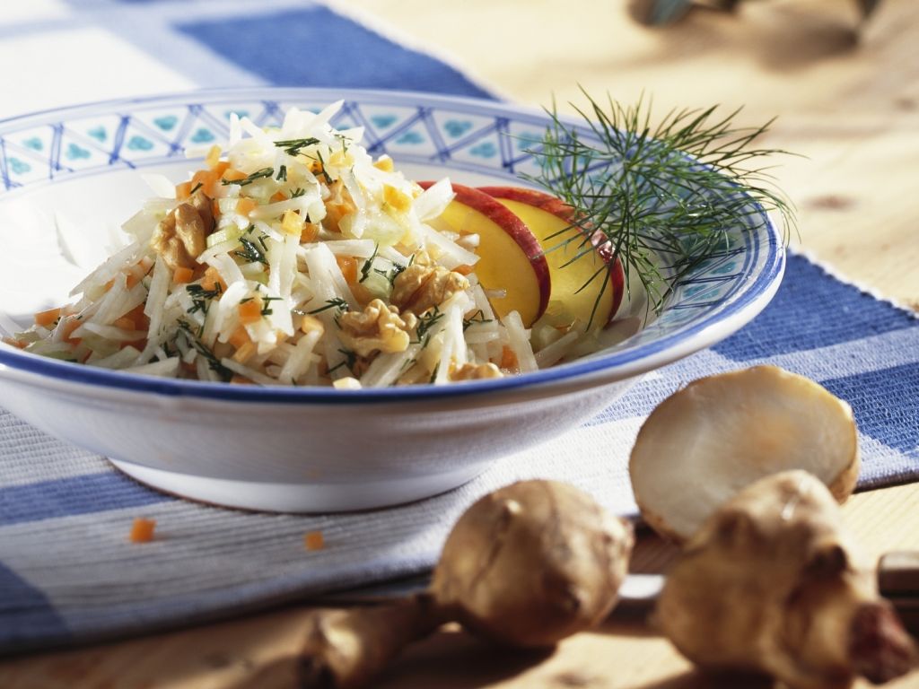 Salat mit Topinambur, Äpfeln und Walnusskernen Rezept | EAT SMARTER Salat mit Topinambur, Äpfeln und Walnusskernen Rezept | EAT SMARTER