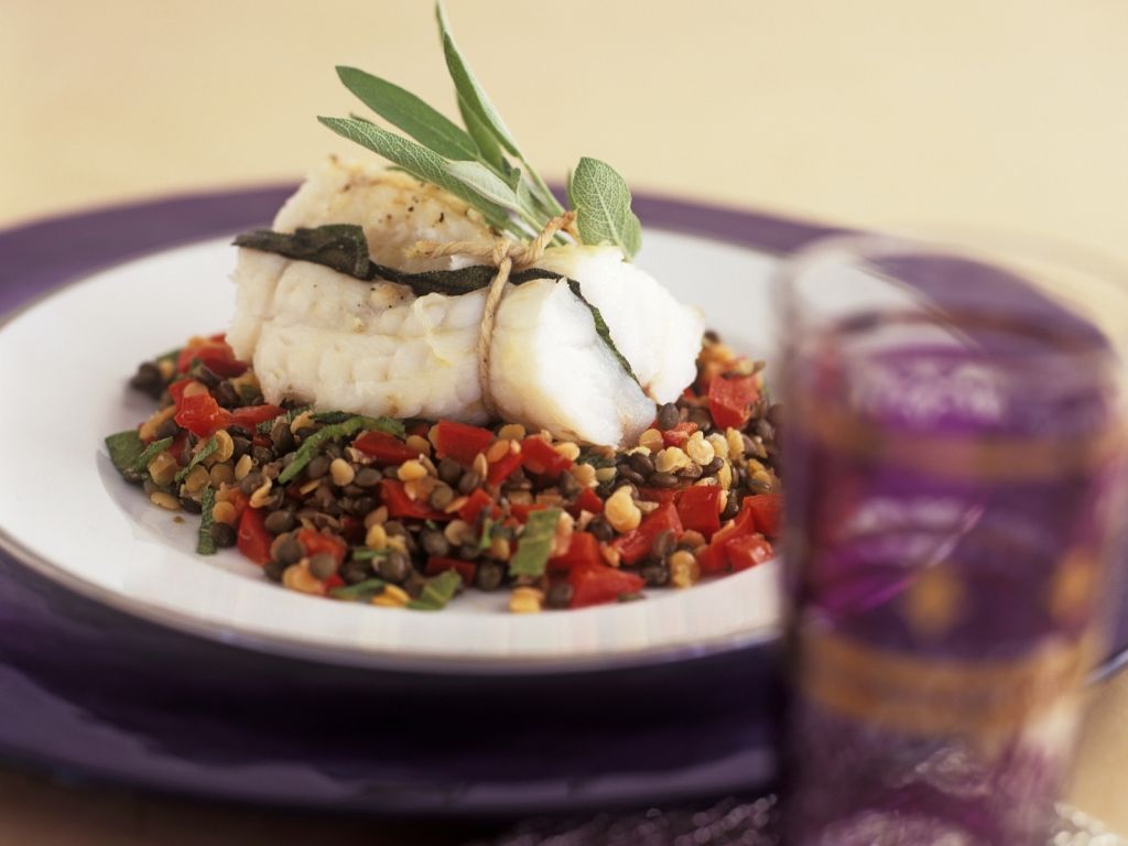 Salbei-Seeteufel mit Linsengemüse Rezept | EAT SMARTER