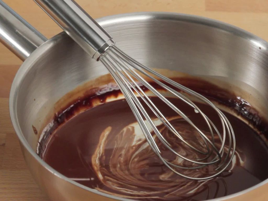 Sauce vom Bratsatz herstellen Rezept