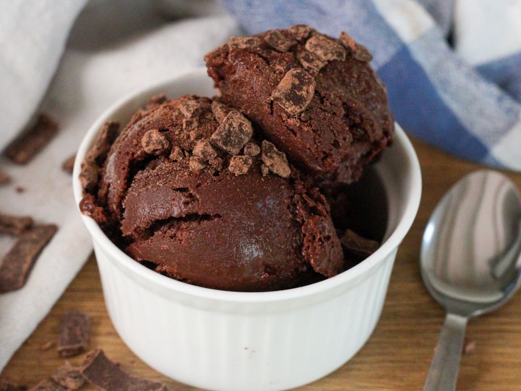 Schoko-Kokos-Eis vegan Rezept | EAT SMARTER