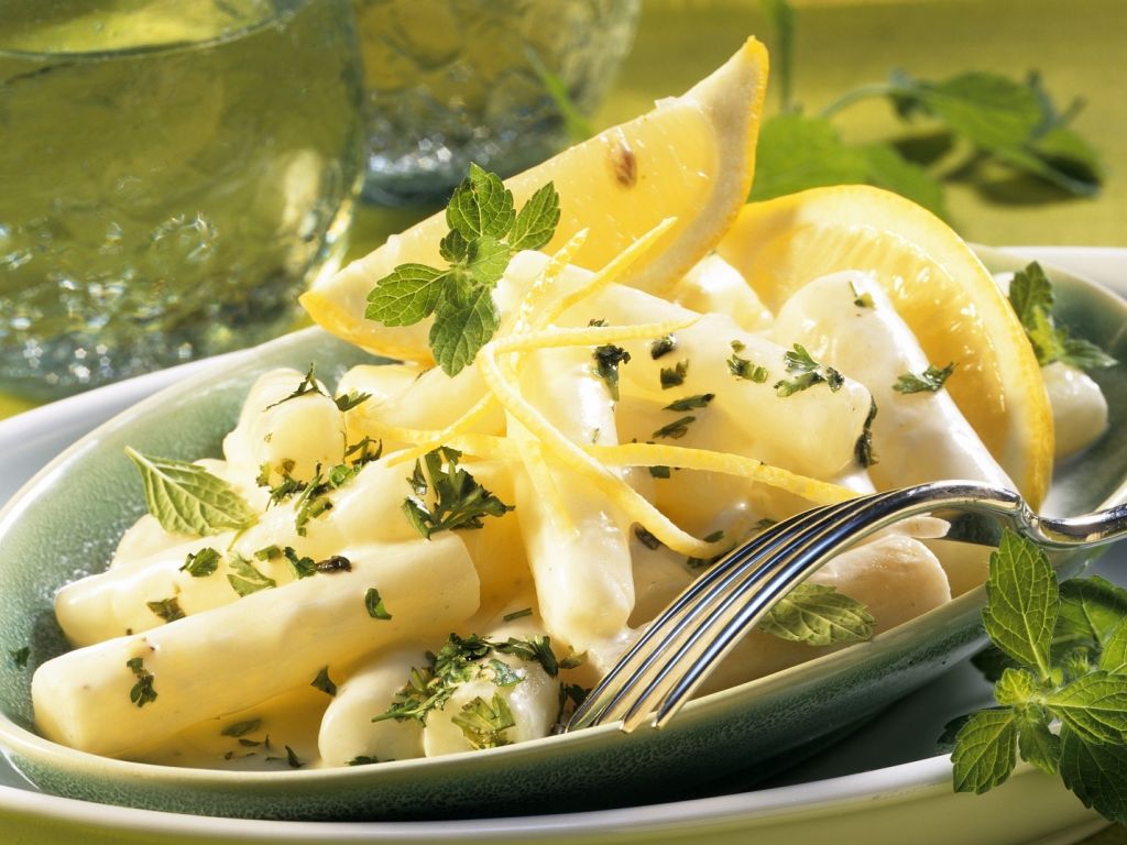 Schwarzwurzelgemüse mit Zitronensauce und Zitronenmelisse Rezept | EAT ... Schwarzwurzelgemüse mit Zitronensauce und Zitronenmelisse Rezept | EAT ...