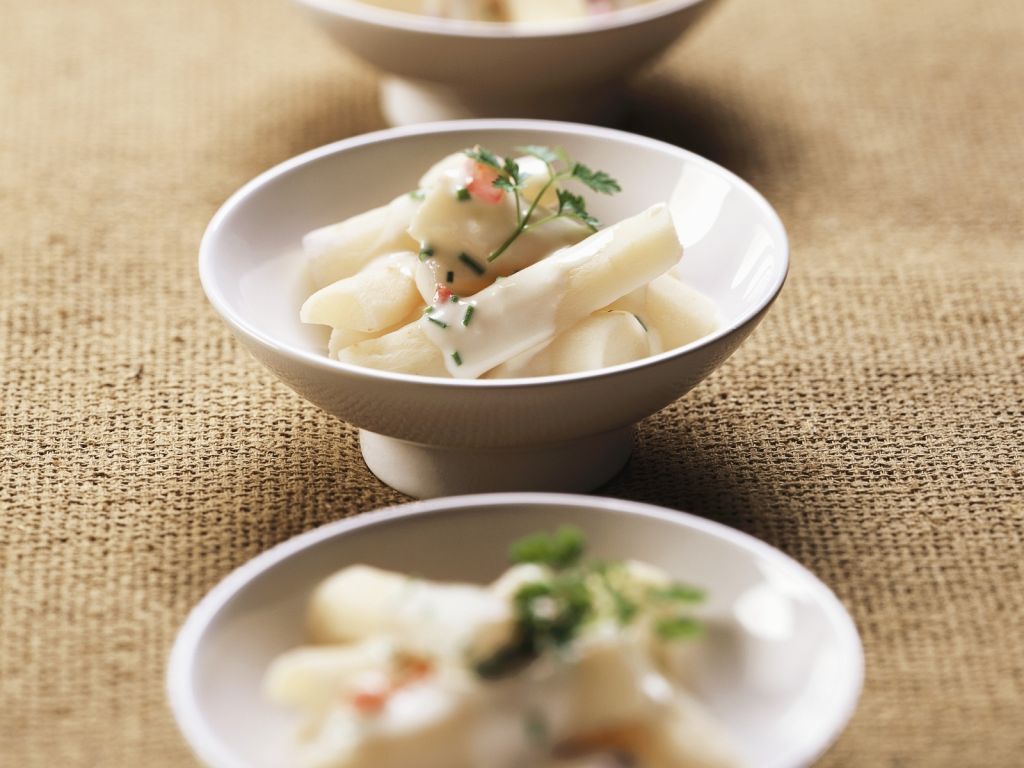 Schwarzwurzeln mit sahniger Soße Rezept | EAT SMARTER