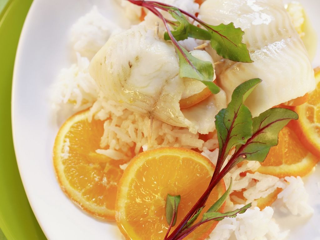 Seezungenfilet mit Apfelsinen und Reis Rezept | EAT SMARTER