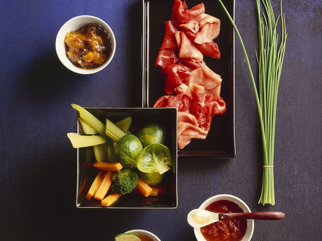 Shabu-Shabu mit dreierlei Dips Rezept | EAT SMARTER
