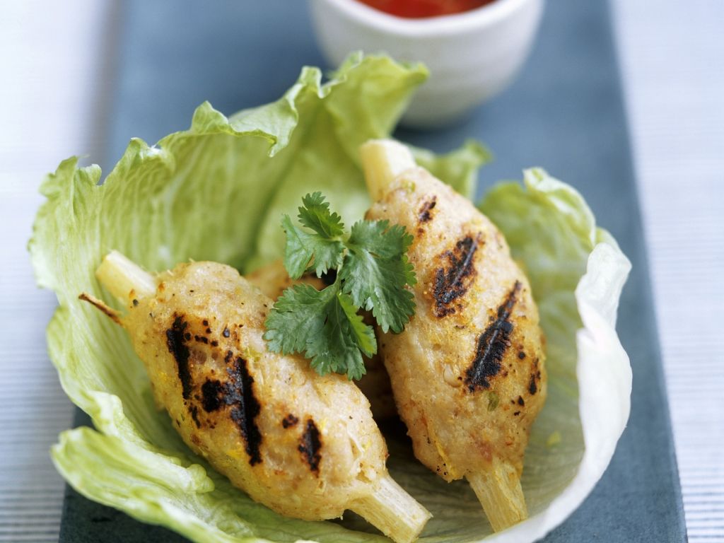 Shrimpsspieße am Zuckerrohr auf vietnamesische Art Rezept | EAT SMARTER