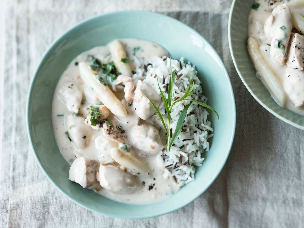 Spargel-Frikassee mit Huhn Rezept | EAT SMARTER