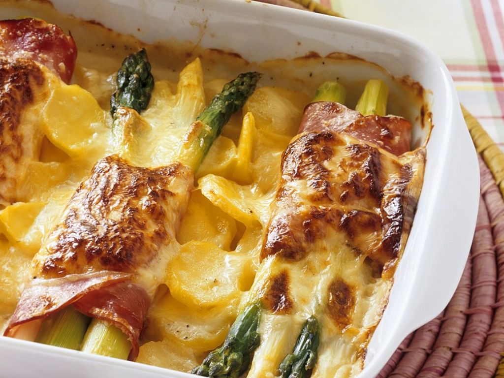 Spargel-Kartoffel-Auflauf Rezept | EAT SMARTER