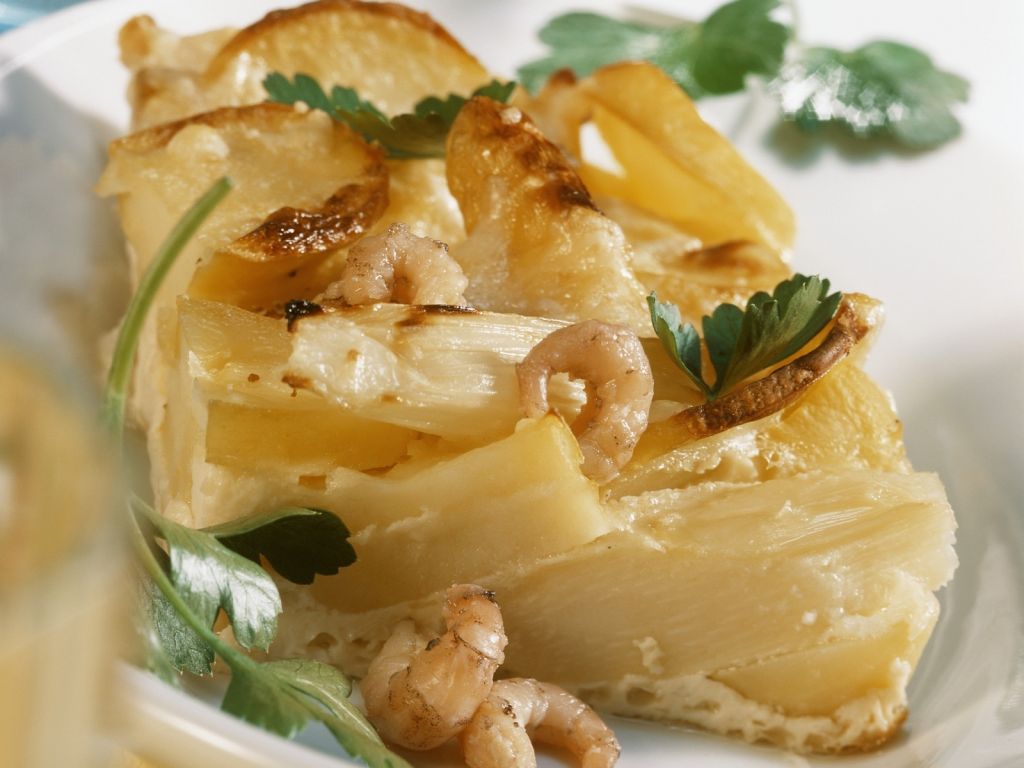 Spargel-Kartoffel-Gratin mit Krabben Rezept | EAT SMARTER