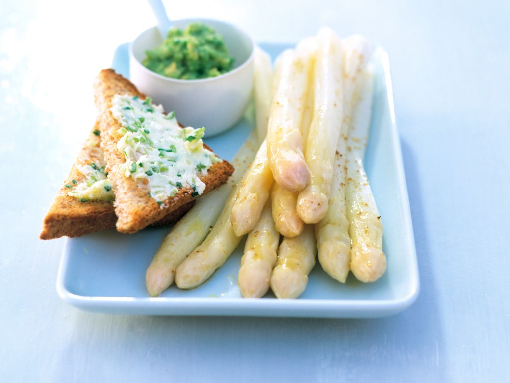 Spargel mit AvocadoDip Rezept EAT SMARTER