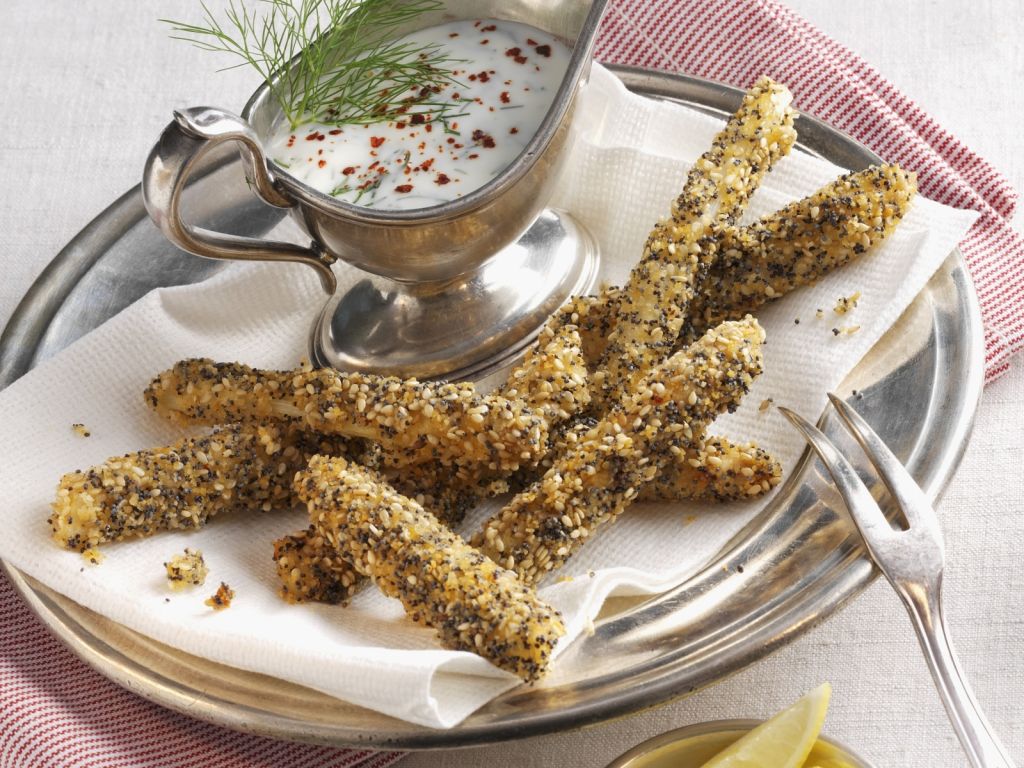 Spargel mit Sesampanade und Joghurtsoße Rezept | EAT SMARTER