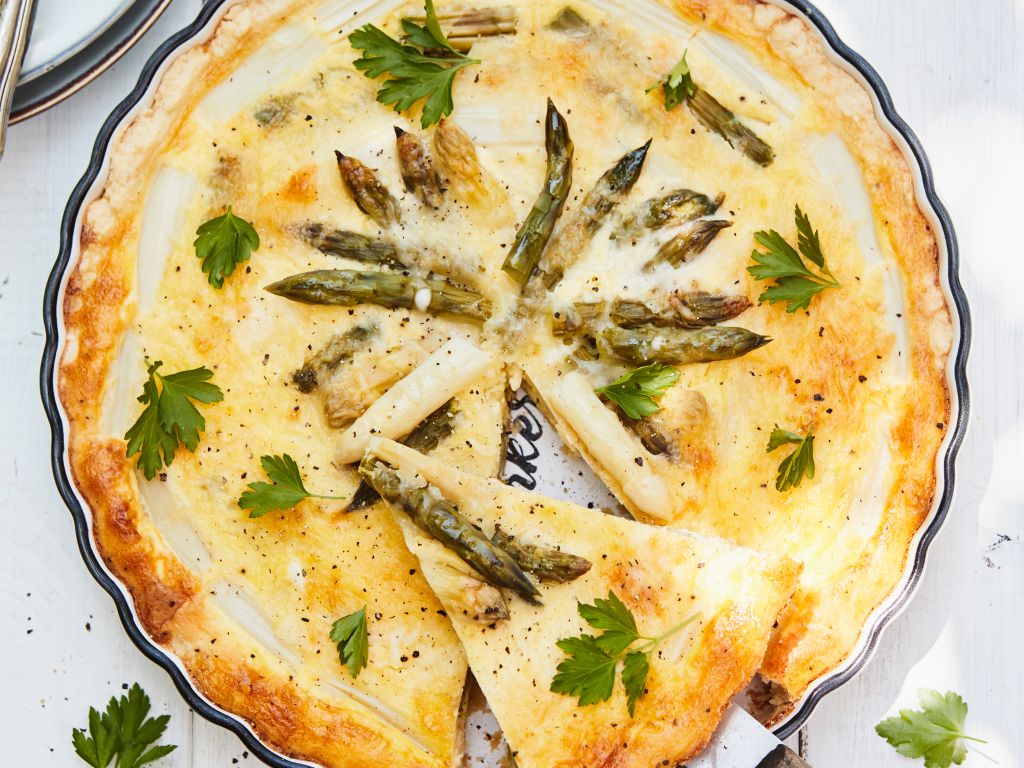 Spargelquiche mit Parmesan: vegetarischer Frühlingsgenuss Rezept | EAT ...