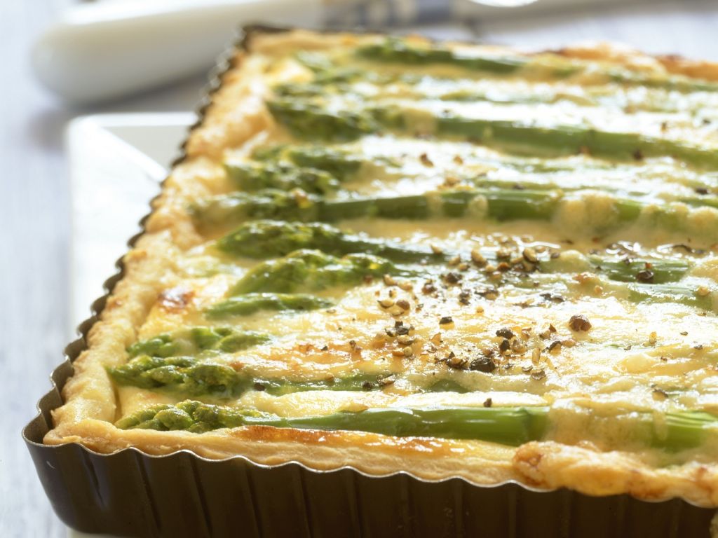 Spargelquiche mit Ricotta Rezept | EAT SMARTER