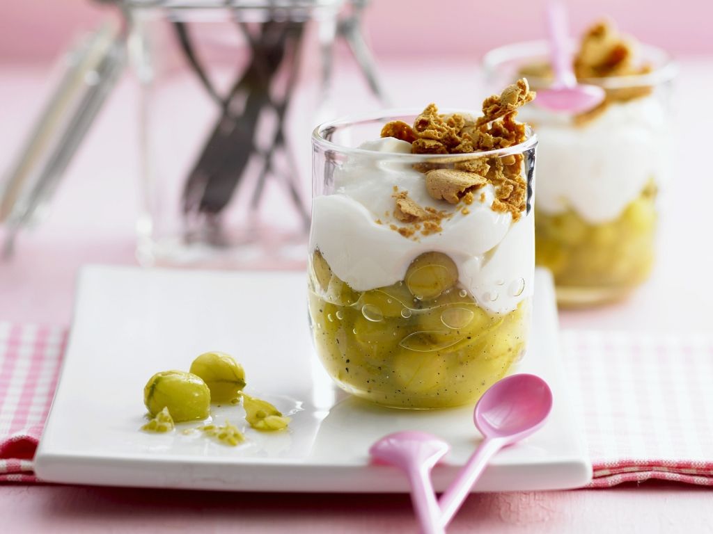 Stachelbeer-Trifle Rezept | EAT SMARTER