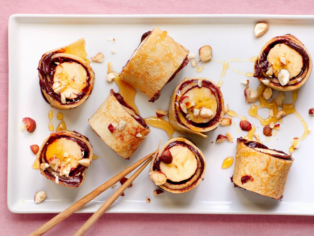 Süße Pfannkuchenröllchen Rezept | EAT SMARTER