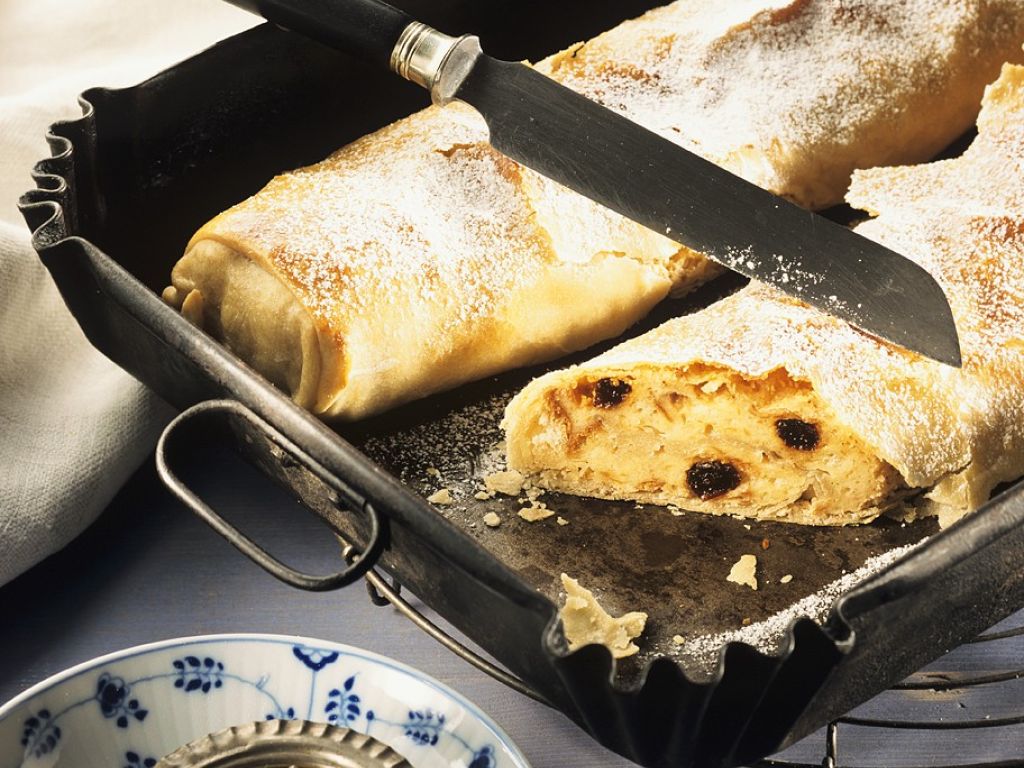 Süßer Strudel Rezept | EAT SMARTER
