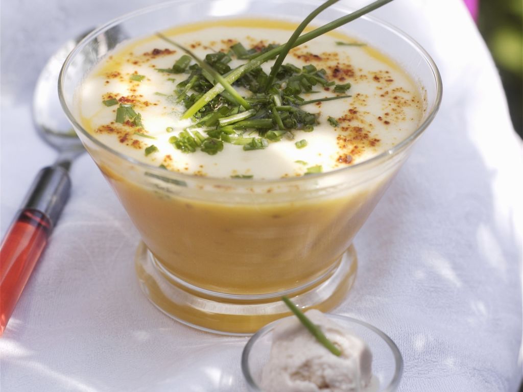 Suppe aus gelben Tomaten Rezept | EAT SMARTER
