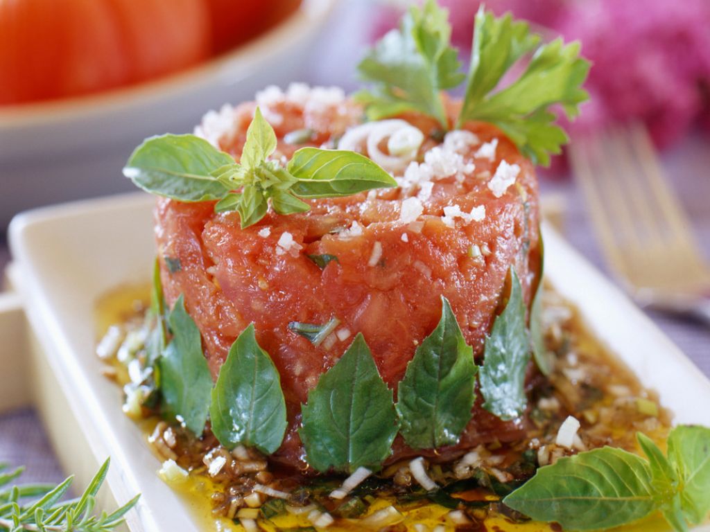Tatar aus Tomaten mit Balsamico Rezept | EAT SMARTER